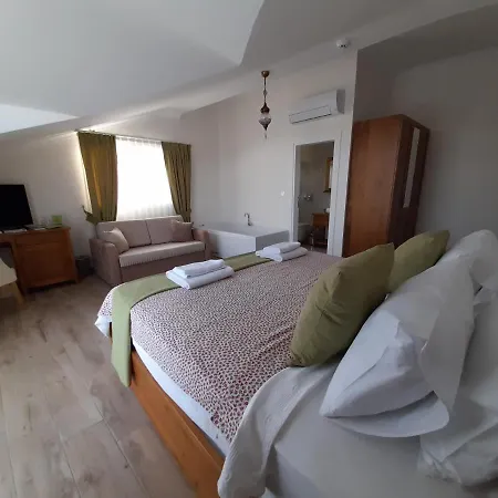 Hotel Infinity Ruby